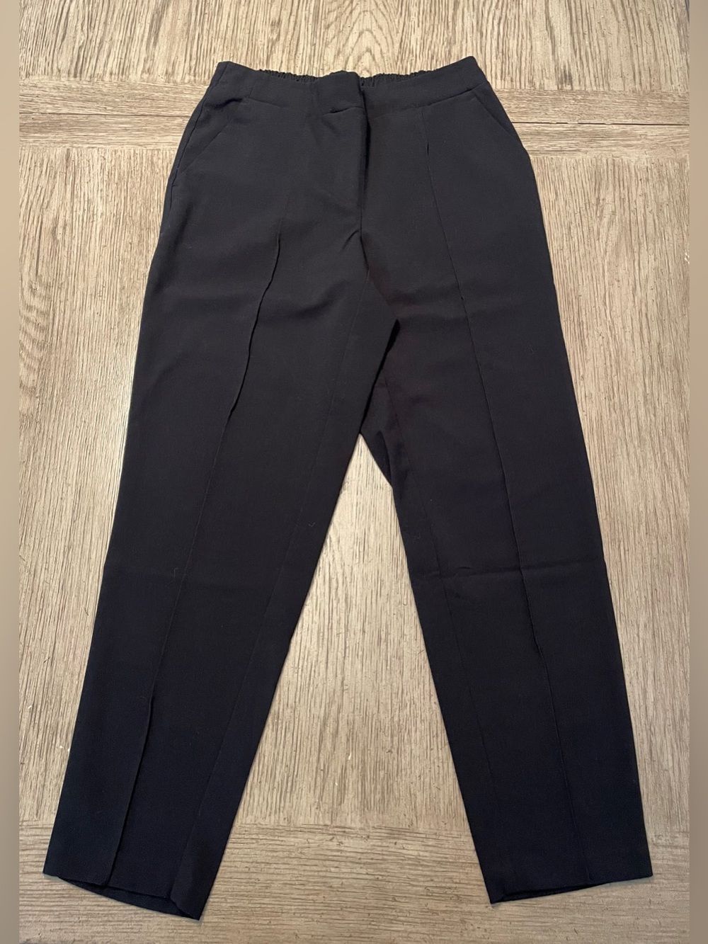Nine West relaxed crop pants, size small, black.